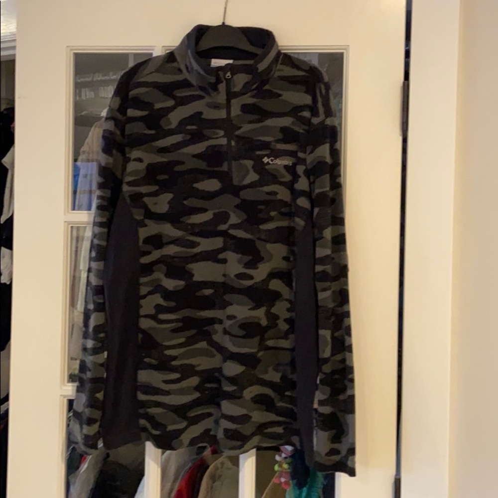 Columbia quarter zip black camo fleece